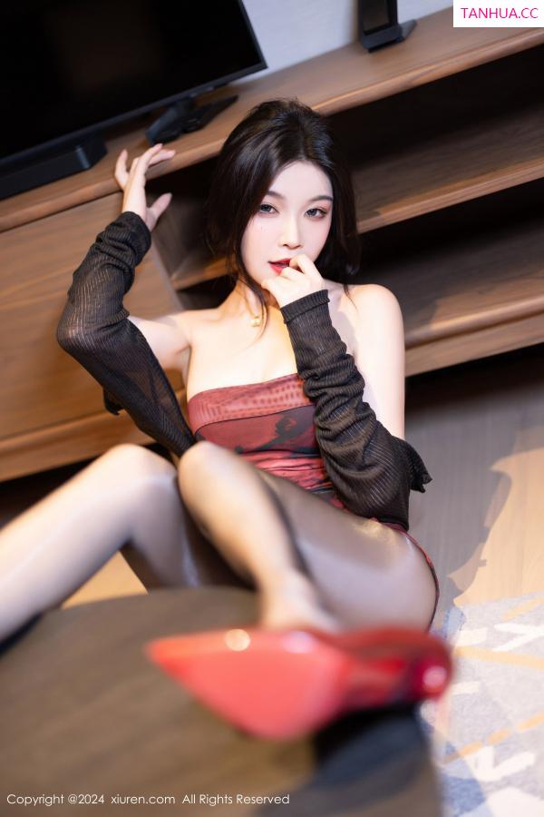 陈芝 芝芝Booty [XiuRen]高清写真图 2024.06.06 No.8664 徐莉芝Booty 黑丝美腿第27张图片